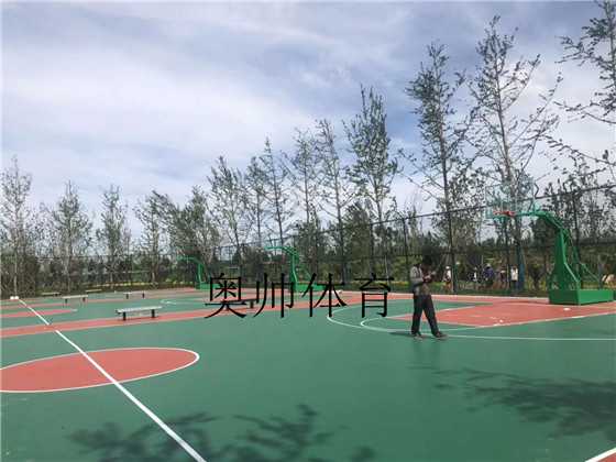 籃球場塑膠跑道