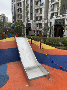 奧帥體育為北京石景山某小區(qū)客戶安裝小區(qū)配套健身器材